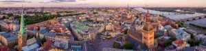 Hermosa vista panorámica del casco antiguo de Riga desde arriba