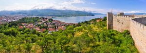 Antiguas ruinas del castillo en Ohrid, Macedonia