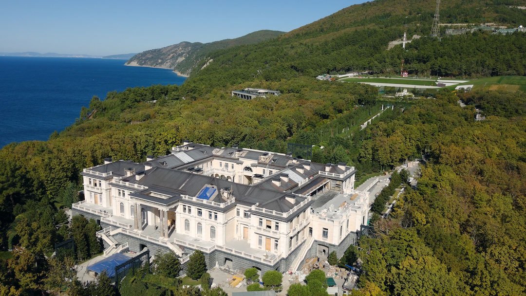 Los indultos de Trump y el Palacio de Putin muestran por qué Biden debe abordar la corrupción en el país y en el extranjero